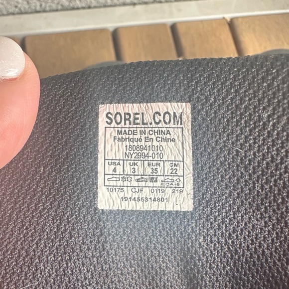 Sorel size 4 hiking /rain boots - Picture 3 of 4
